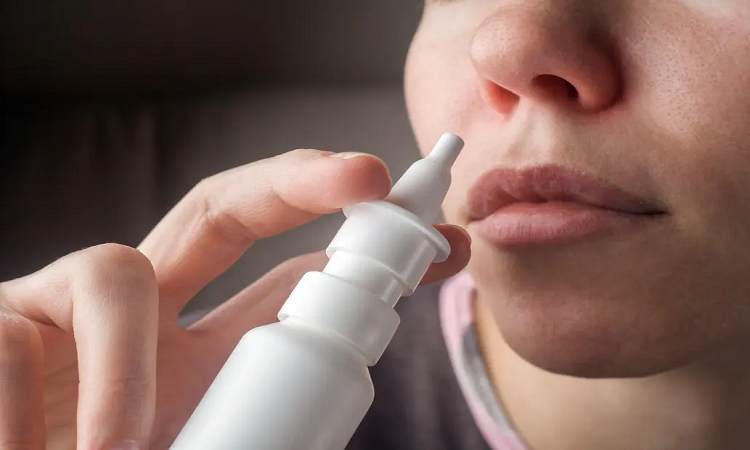 Coronavirus: probarán en el país un spray nasal como barrera eléctrica para frenar su entrada por la nariz