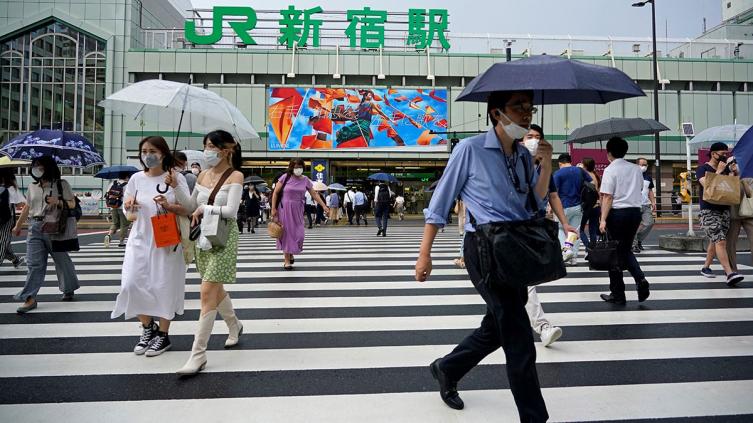 Nuevos brotes ponen en jaque las medidas de apertura económica en Asia y Europa
