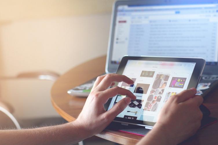 En tiempos de pandemia, cae el consumo de medios tradicionales