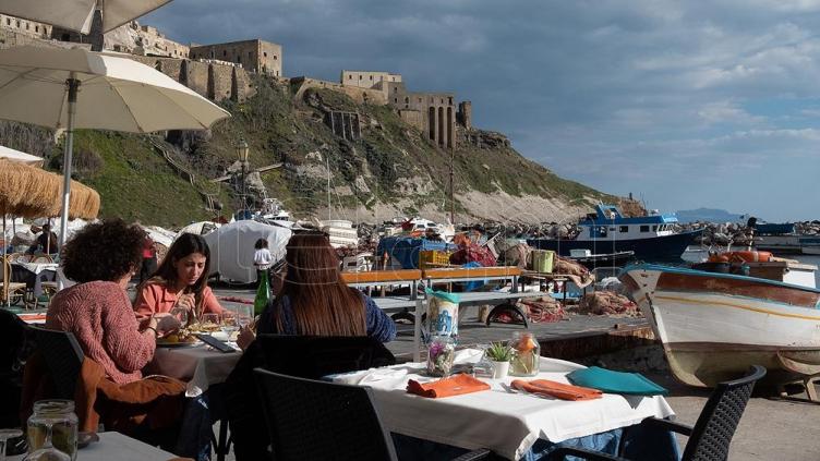 Italia informó un nuevo descenso en los casos diarios