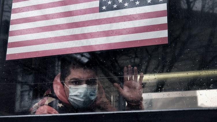 EEUU se acerca a los 4 millones de contagios y supera los 143.000 muertos 