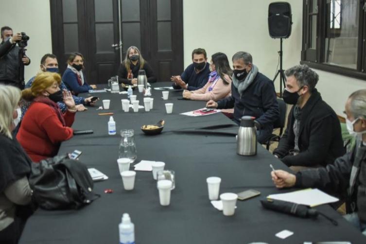 Jatón se reunió con vecinalistas que representan a los 8 distritos 