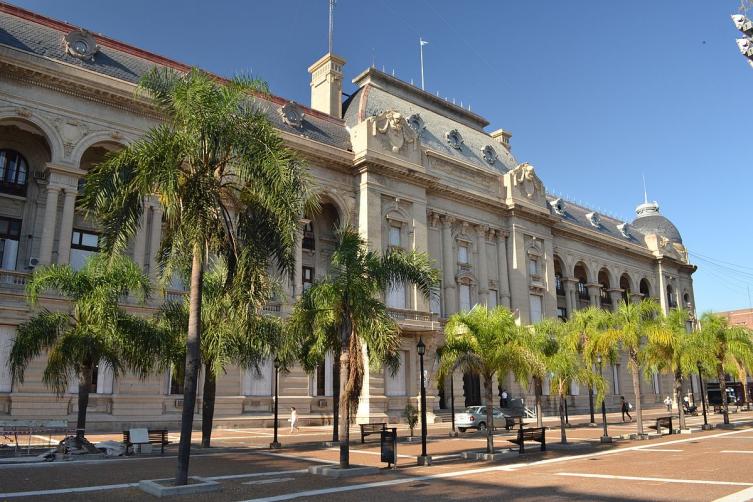Paritarias: Convocan a docentes y estatales