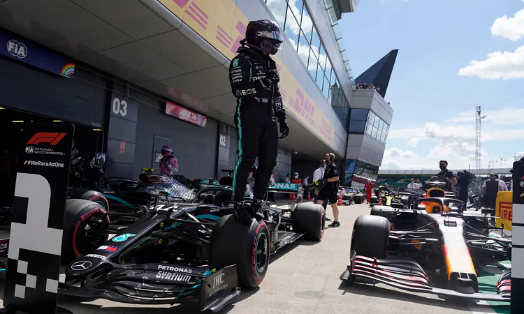 Fórmula 1: Hamilton arrasó en la clasificación y saldrá primero en Silverstone