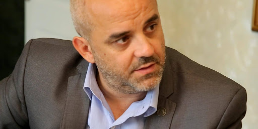 “El Estado provincial no debe pagar en negro”