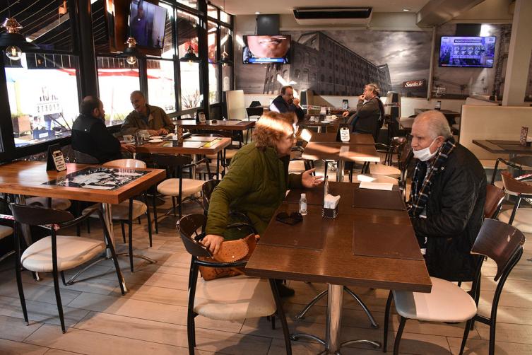 A un mes de las reapertura, los bares y restaurantes resisten