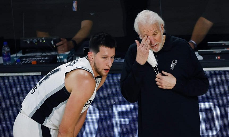 San Antonio Spurs se quedó fuera de los playoffs de la NBA después de 22 años