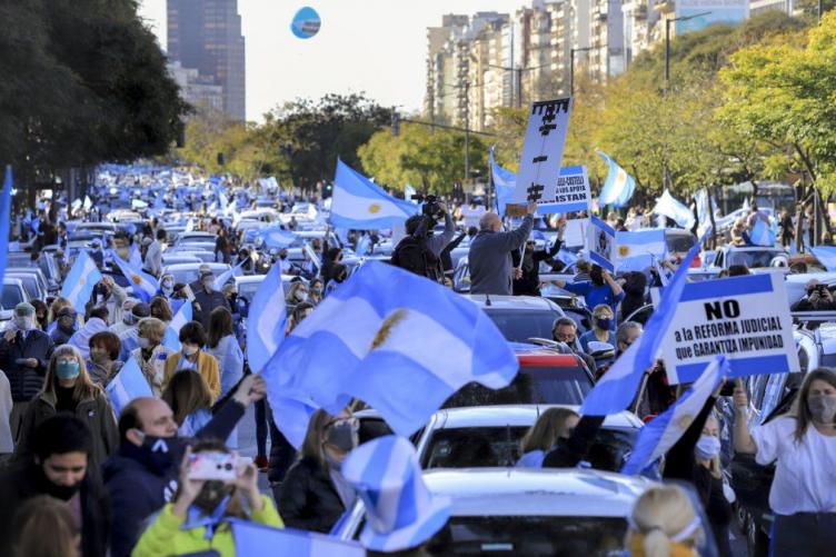 Nutrida protesta contra el Gobierno en todo el país