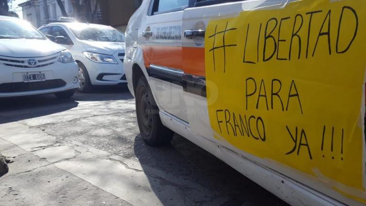 Masiva marcha por la liberación del remisero-policía