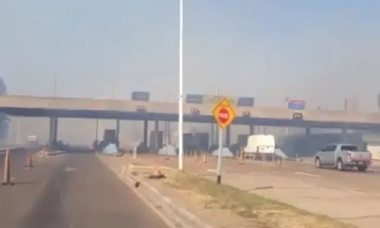 Hay humo de los incendios en el acceso al Túnel Subfluvial  y alternan el tránsito 