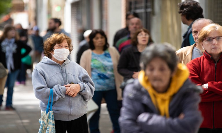 Los salarios y las jubilaciones cayeron a los niveles más bajos en 15 años y se ubican entre los mínimos de la región