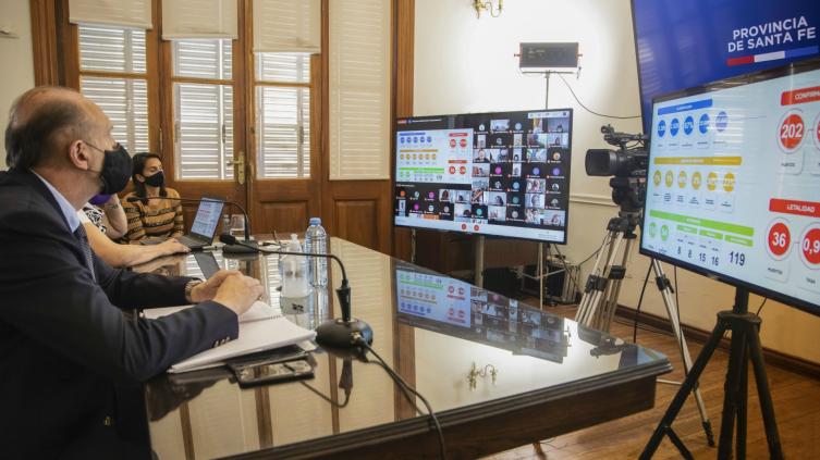 Expertos en salud piden mayor responsabilidad social, especialmente a los más jóvenes