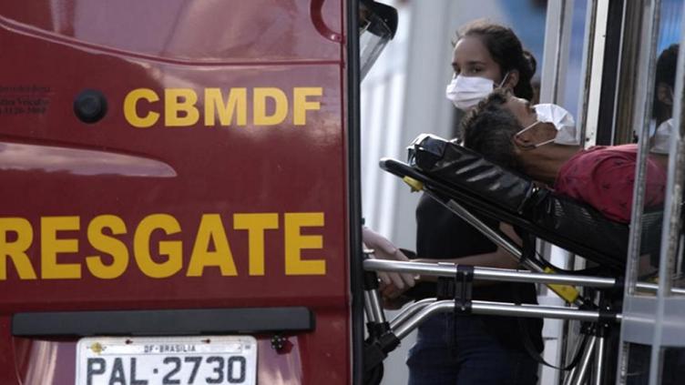 Brasil: casi mil muertos y 44.000 nuevos casos en 24 hs