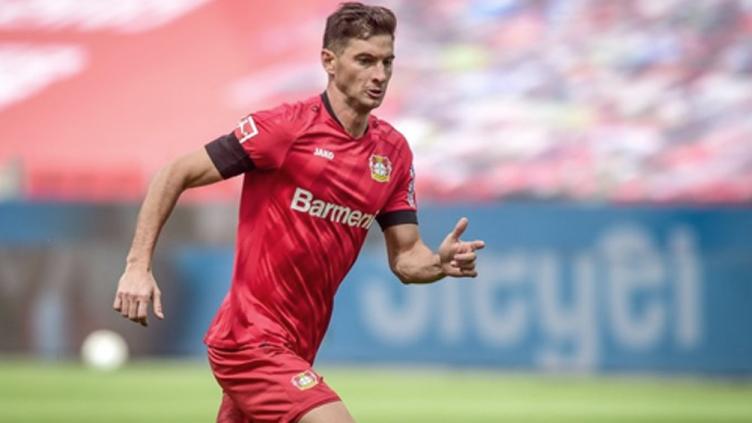 Alario, en la mira de dos equipos españoles
