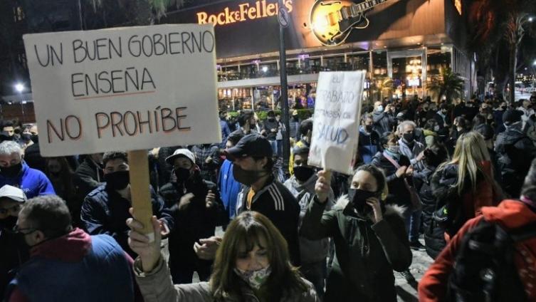 Gastronómicos se manifestaron contra el decreto de Perotti