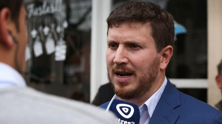 “Es increíble que la democracia se mida por lo que se ahorra en café”