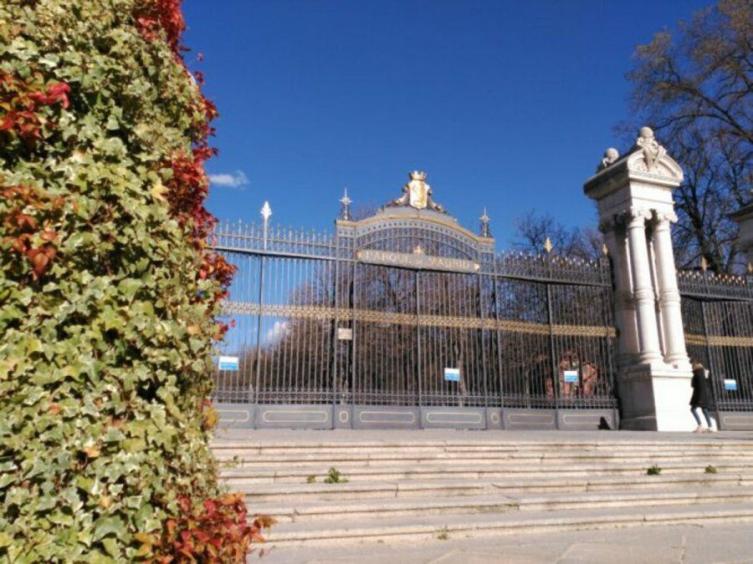 Madrid cerró parques, jardines y piscinas ante el rebrote