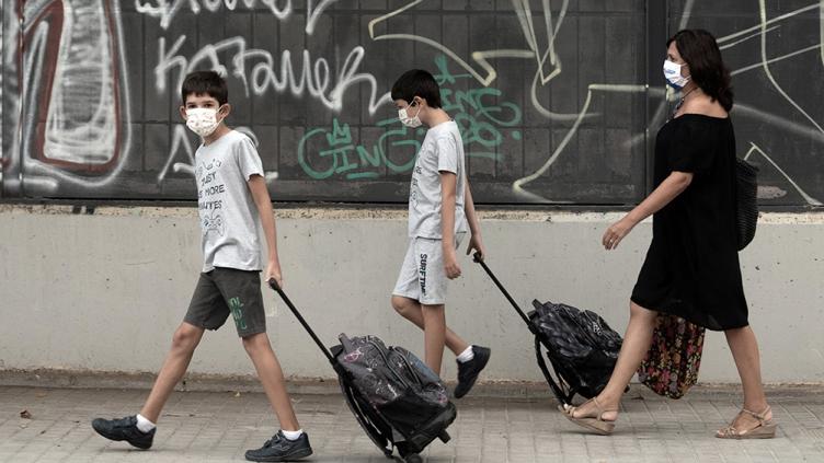 En medio de rebrotes, España inicia la vuelta a clases