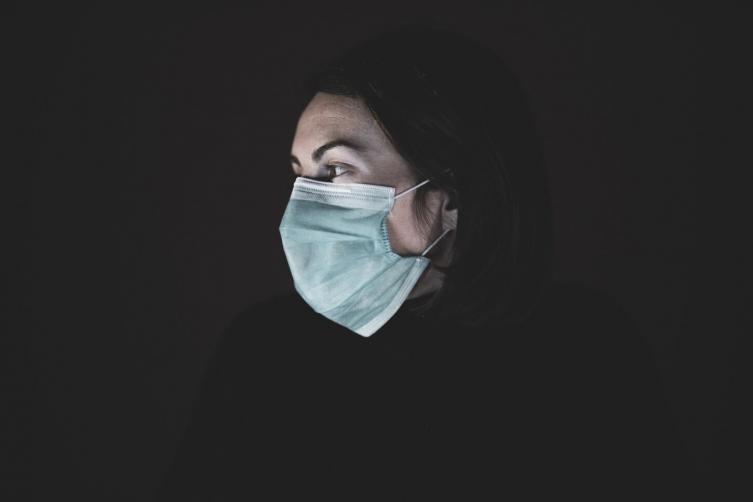La dura carta de una médica avergonzada por las falsedades en torno a la pandemia