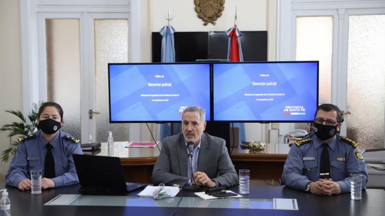 El gobierno de Santa Fe anunció la recomposición salarial de la Policía