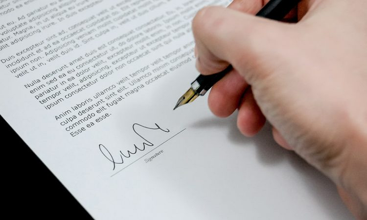 Publicación de contratos y baja de servicios