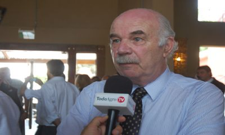 Falleció el exministro Carlos Casamiquela