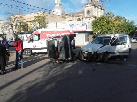 Dos heridos en un fuerte choque