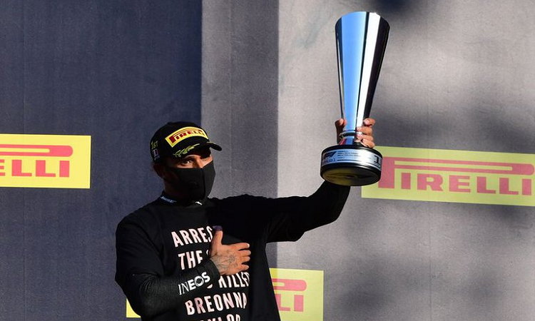 F1: la FIA podría sancionar a Lewis Hamilton por la vestimenta que lució en el GP de Toscana