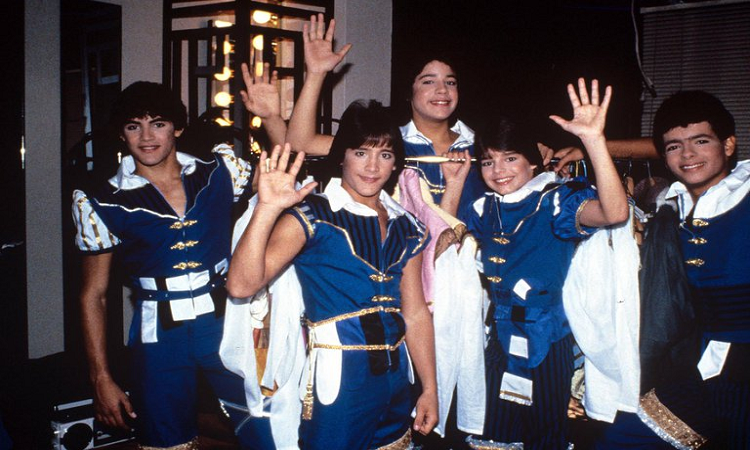 Una nueva serie contará los secretos de Menudo, la primera banda de Ricky Martin