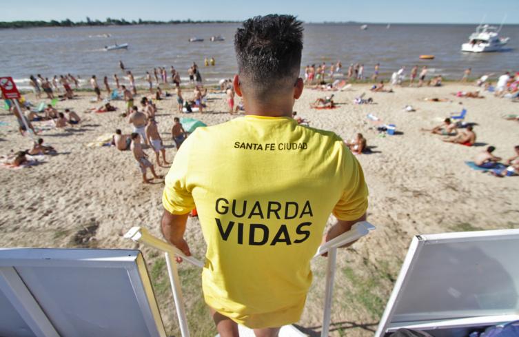 Un protocolo de playa, la necesidad de los guardavidas santafesinos