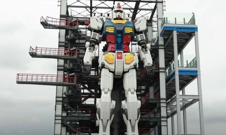 Japón lanzó un robot gigante de 18 metros que camina y saluda
