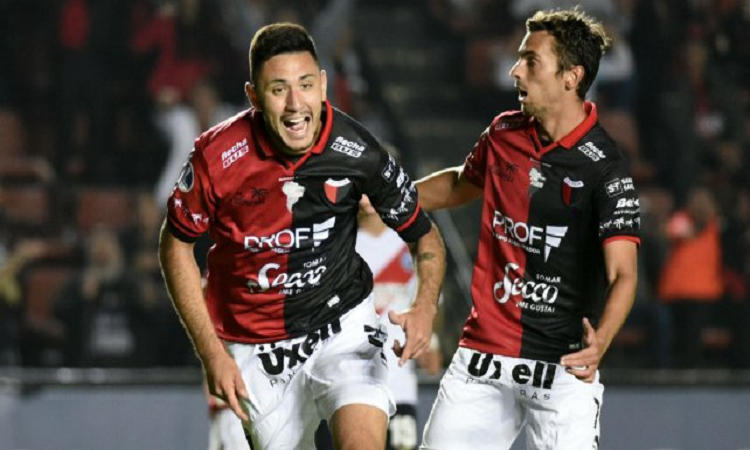 Colón hizo oficial la renovación con Sandoval