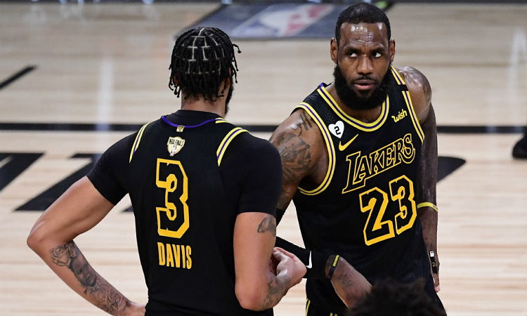 Los Lakers jugarán el quinto partido con la camiseta 