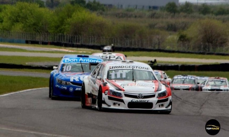 Azar y la felicidad de pelear contra Barrichello