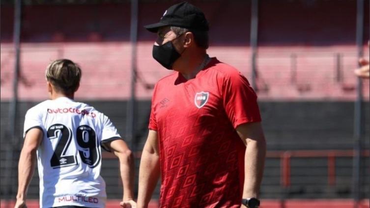 Newell's saldrá al mercado a buscar otro zaguero central