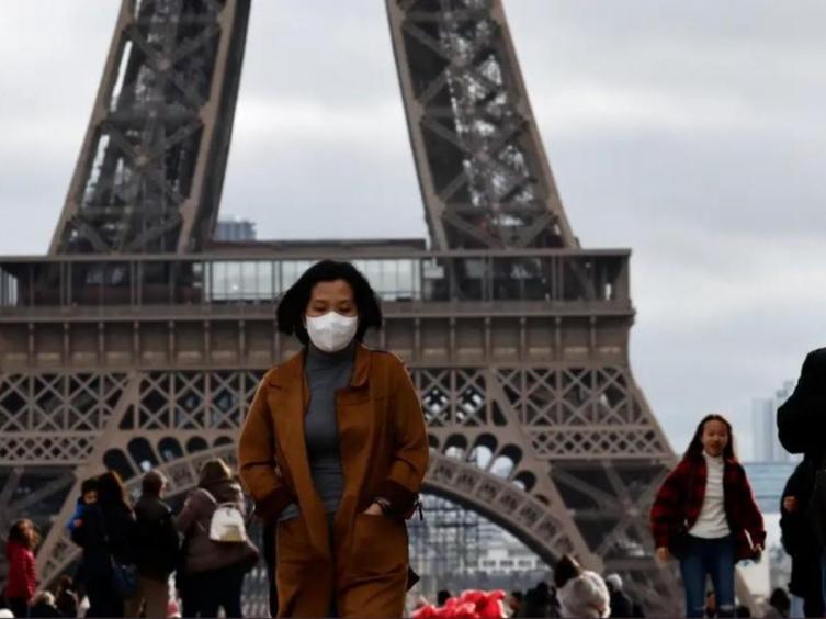 Francia decreta nueva emergencia sanitaria y toque de queda nocturno