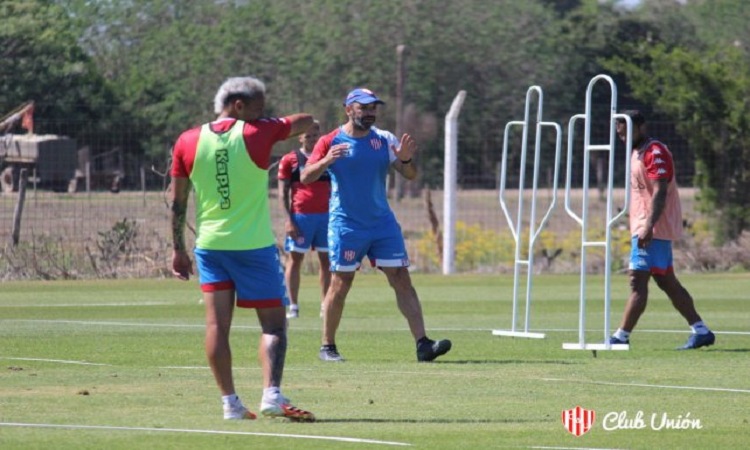 Azconzábal cambiaría la táctica en Unión frente a Newell´s