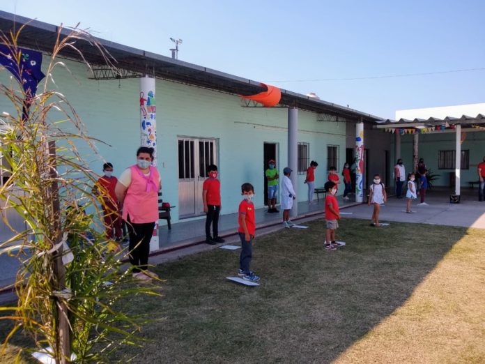 Alumnos de 56 escuelas santafesinas regresan a las aulas