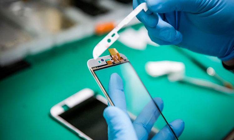 Éxodo de empresas: uno de los mayores fabricantes de celulares se va de la Argentina