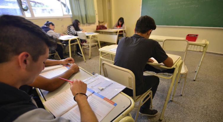 Educación: Padres piden la vuelta a la presencialidad