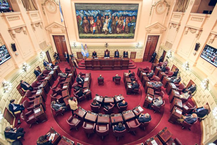 La Legislatura santafesina suspendió al fiscal Blanco y removió al fiscal Ponce Asahad