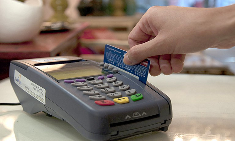 Tarjeta, préstamos o efectivo: las mejores opciones de pago 