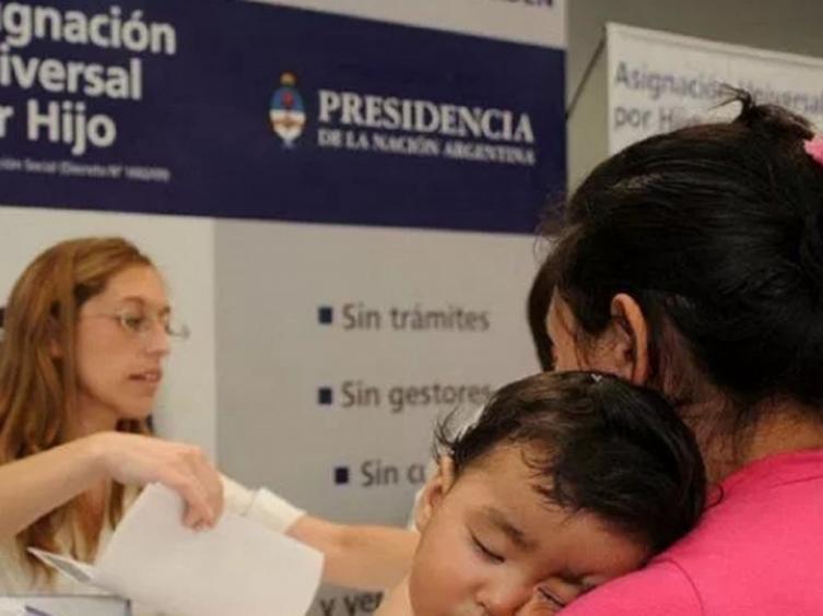 AUH: se incorporará a más de un millón de niños y adolescentes