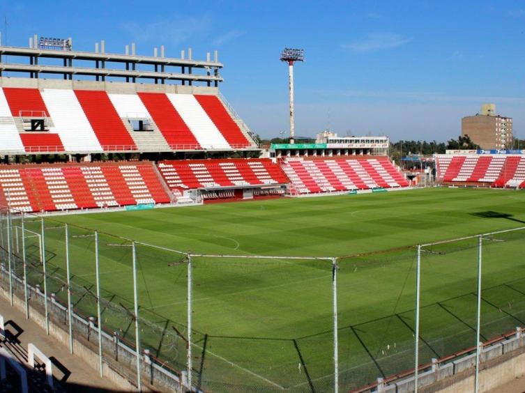 Hay acuerdo y se juega Unión - Arsenal