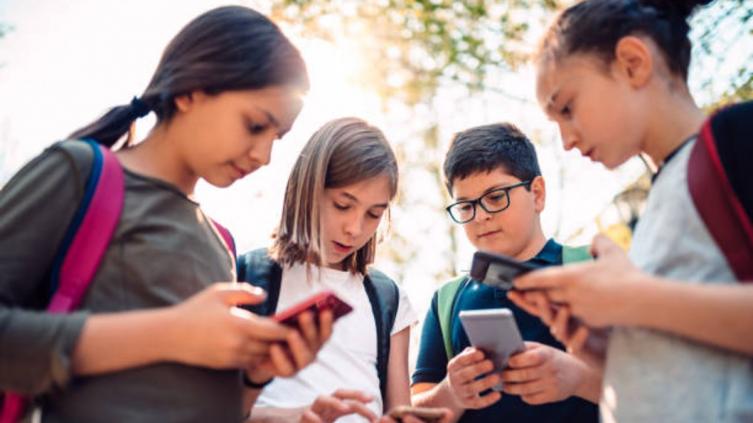 Nativos digitales: La primera generación con un coeficiente intelectual más bajo que el de sus padres
