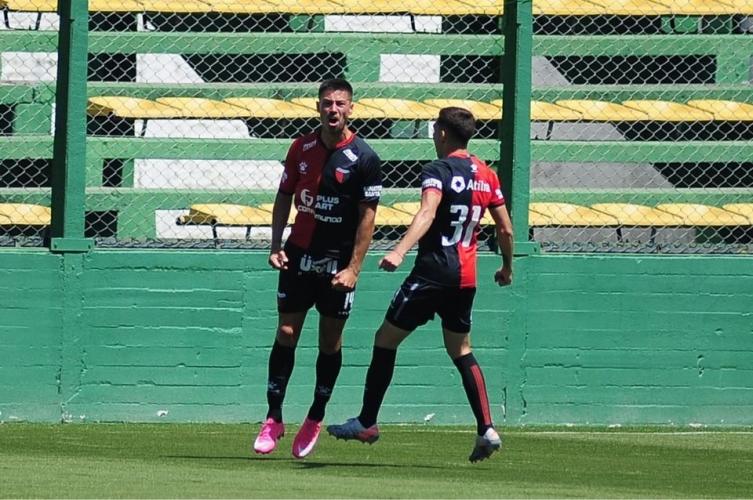 Colón goleó a Defensa y Justicia 3-0