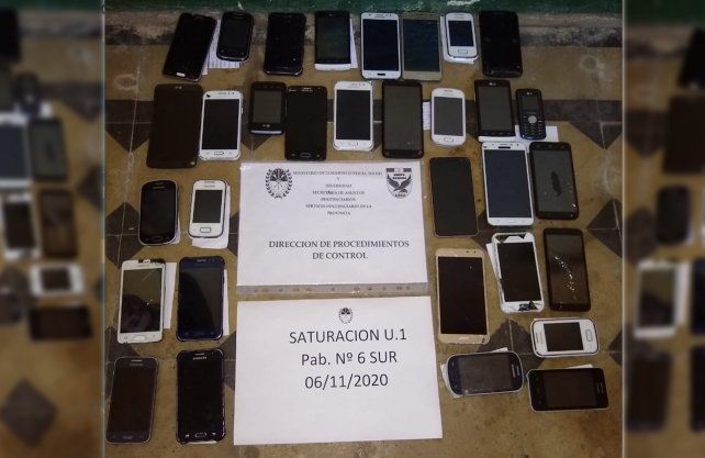 Secuestraron 32 celulares a presos de Coronda