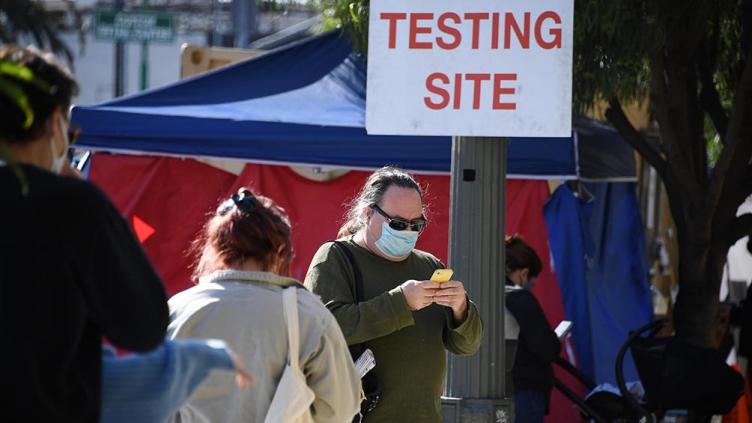 EEUU podría registrar más de 200.000 casos diarios en las próximas semanas