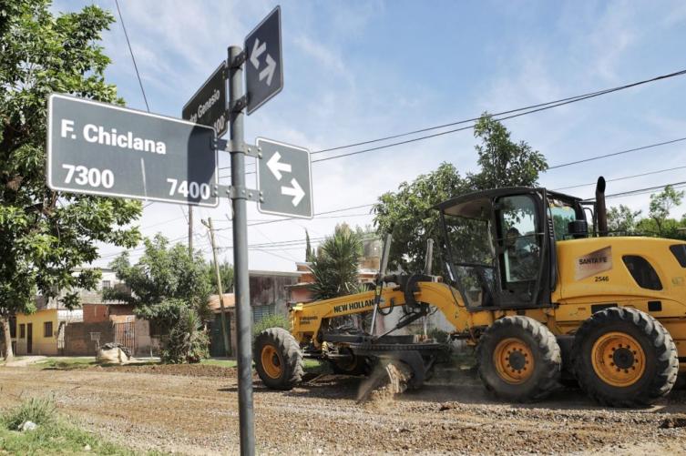 Continúan los trabajos de ripiado y bacheo en distintos barrios de la ciudad