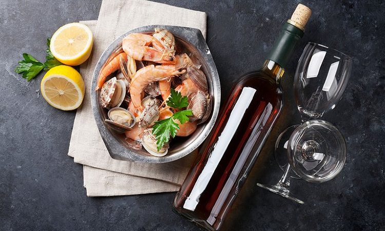 Comer pescado con regularidad tiene beneficios